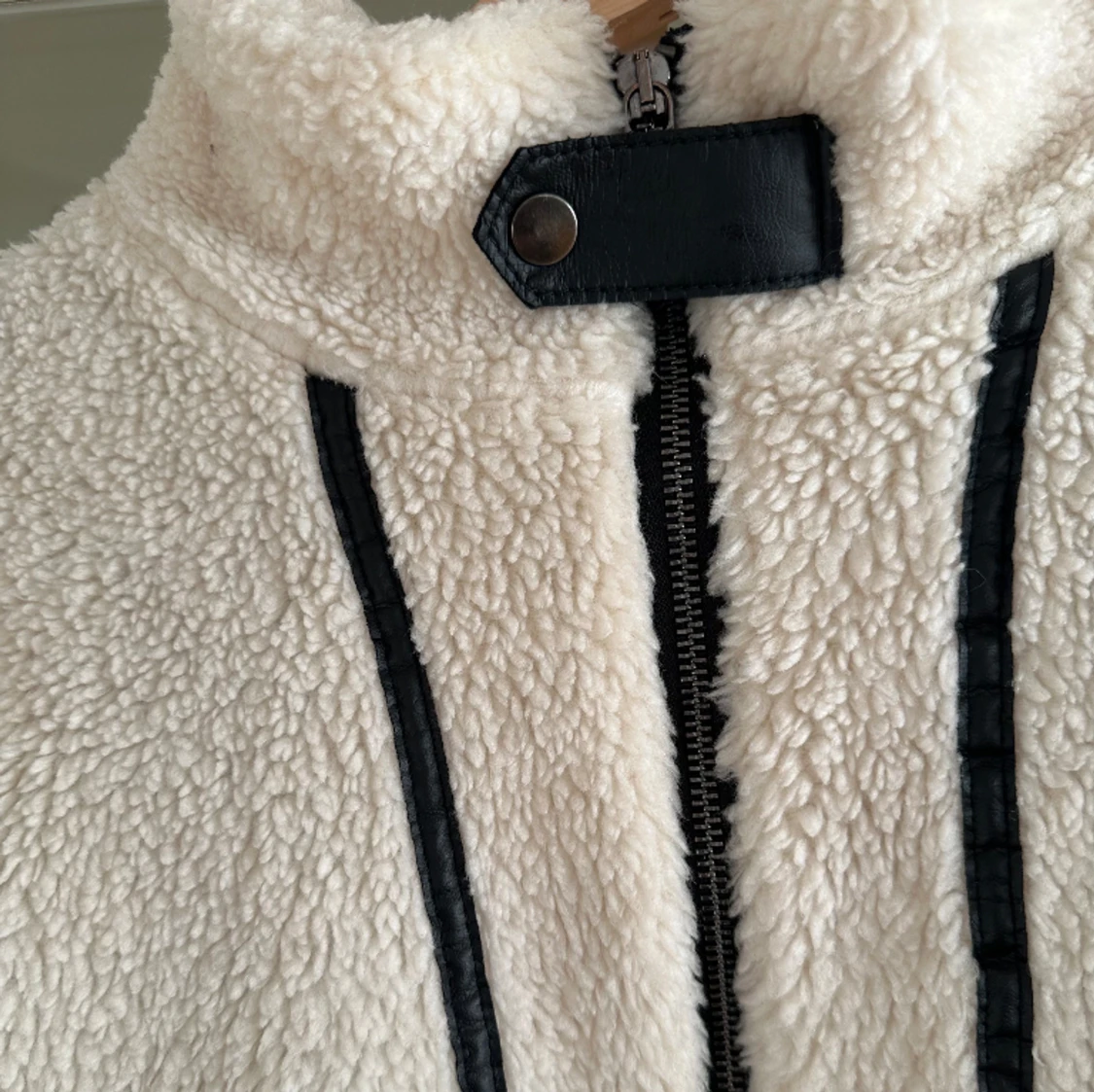 Teddyjacka med detaljer - 91