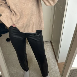 Skinnbyxor  - Knappt använda och i bra skick😊priset kan diskuteras vid snabb affär