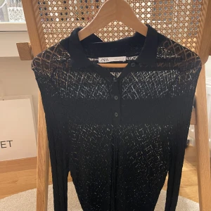 Långärmad tunn tröja  - Långärmad tröja som är lite genomskinlig i fint skick!