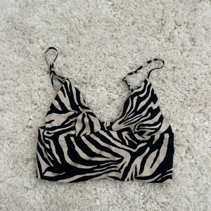 Topp - Zebra topp i bra skick