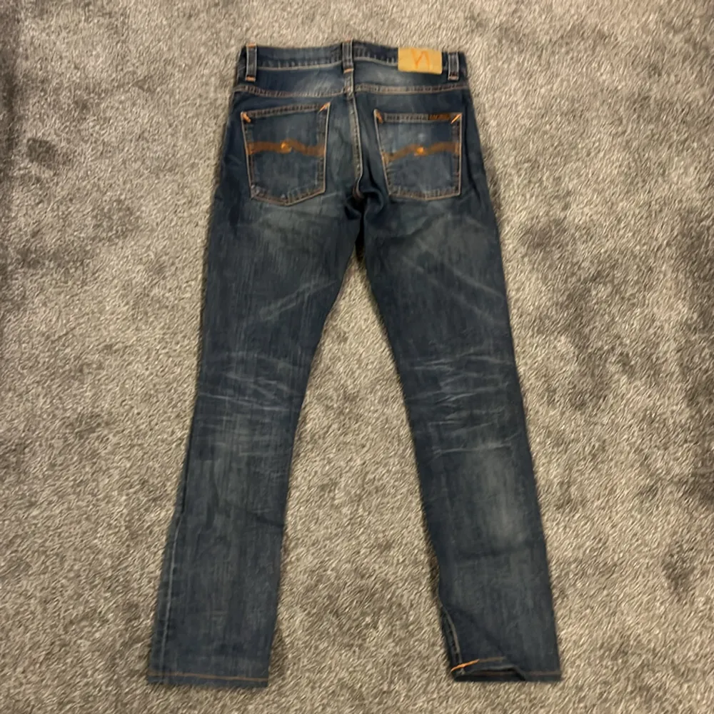 Nudie jeans grim Tim med en slim fit skick 9 av 10. Priset kan diskuteras hör av vid frågor eller funderingar.. Jeans & Byxor.