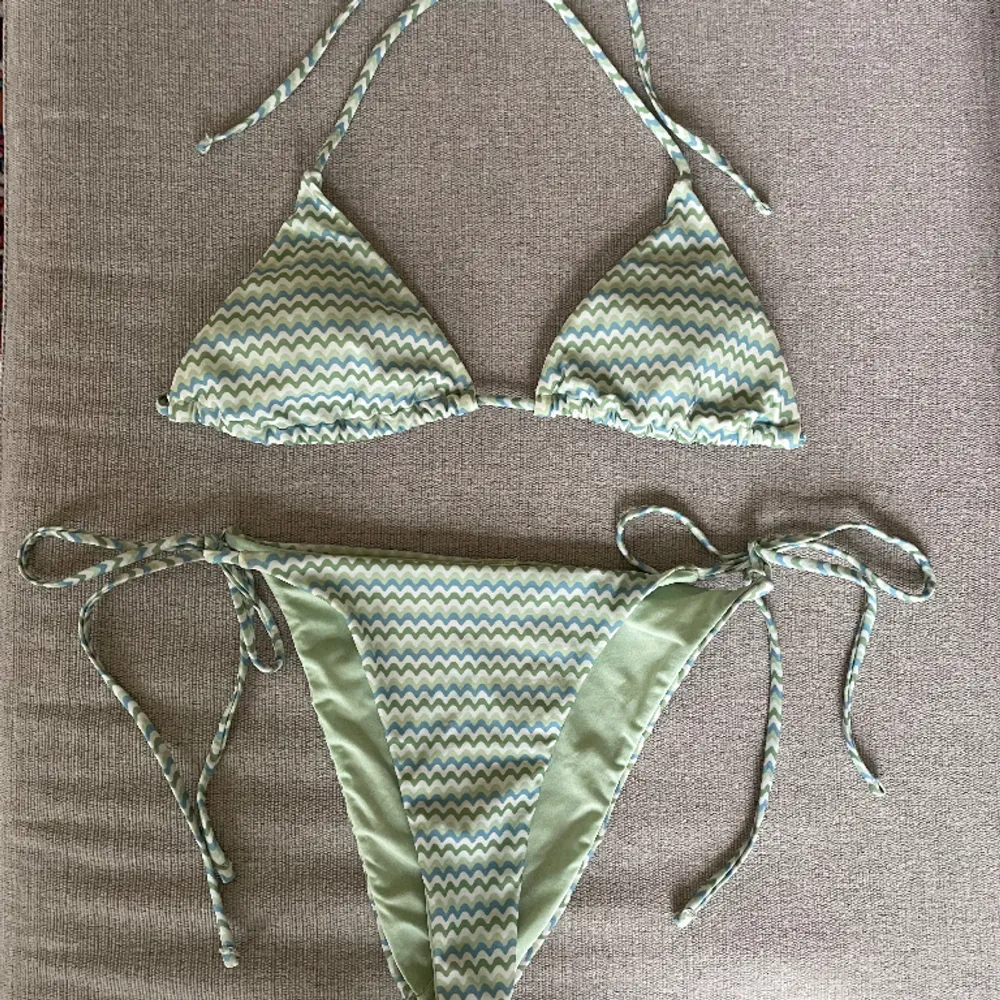 Säljer detta bikini sett från NA-KD x Moa Matsson då det inte kommer till användning längre, har endast använt det fett få tal gånger så är i nytt skick.💚 SLUTSÅLD PÅ HEMSIDAN!. Övrigt.