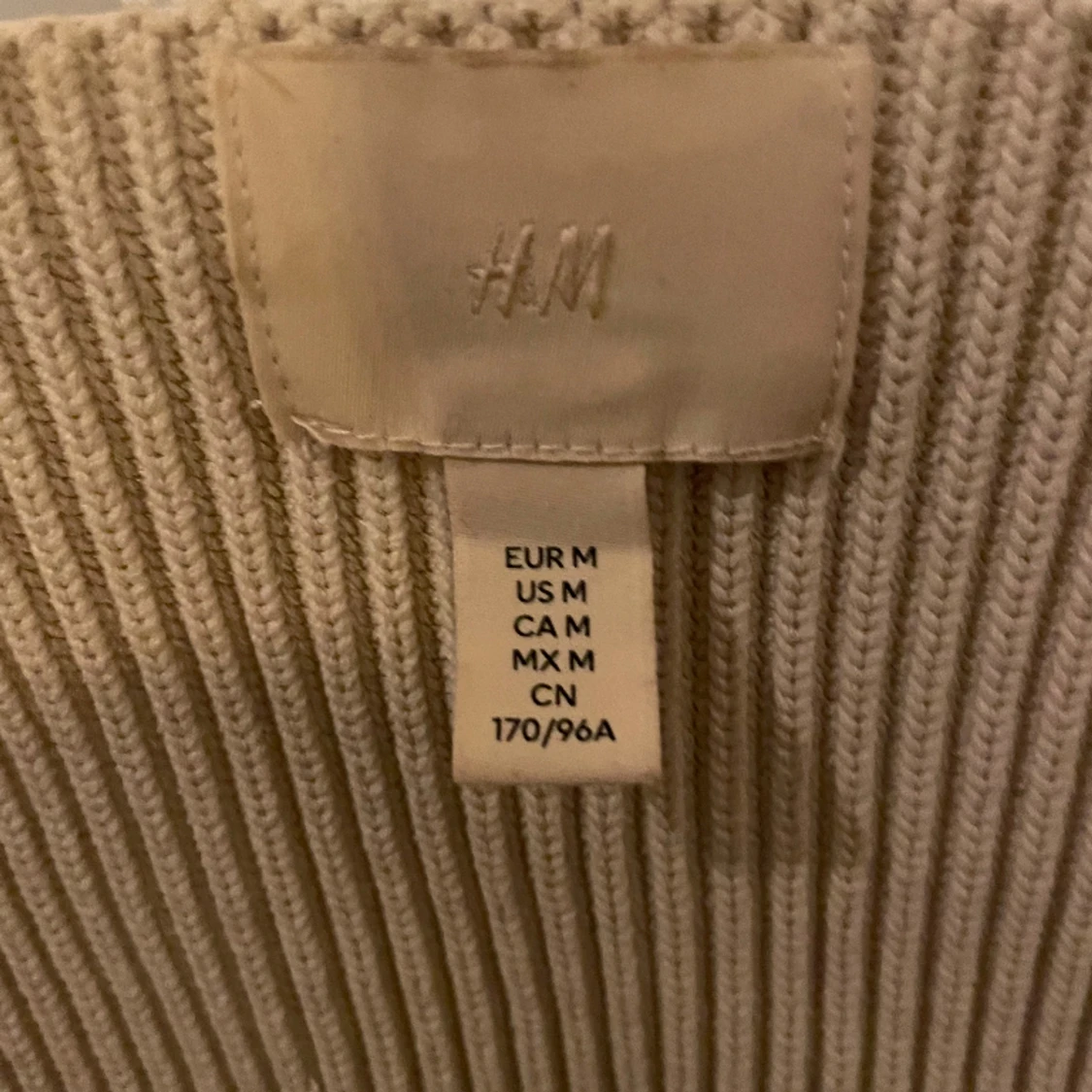 Ribbstickad tröja - 90