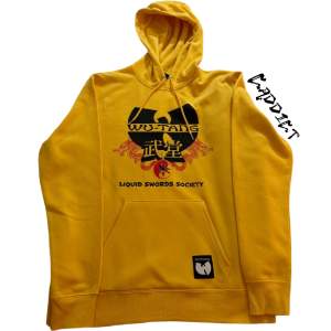 - Vintage Wu Tang clan hoodie av färgen gul - Storleken X-Large men passar mer som Large - Tveka inte att ställa frågor om plagget 