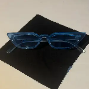blå solglasögon i nyskick ⭐️ använd ”köp nu”. 26/2-2024