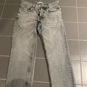 Ett par schysst zara jeans som jag har använt en hel del. de är i storlek 40 (zaras storlek)👍 
