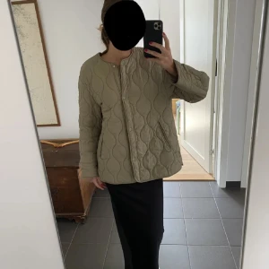 Jacka  - Jätte fin jacka i storlek 36, väldigt skön och snygg 💕💕💕