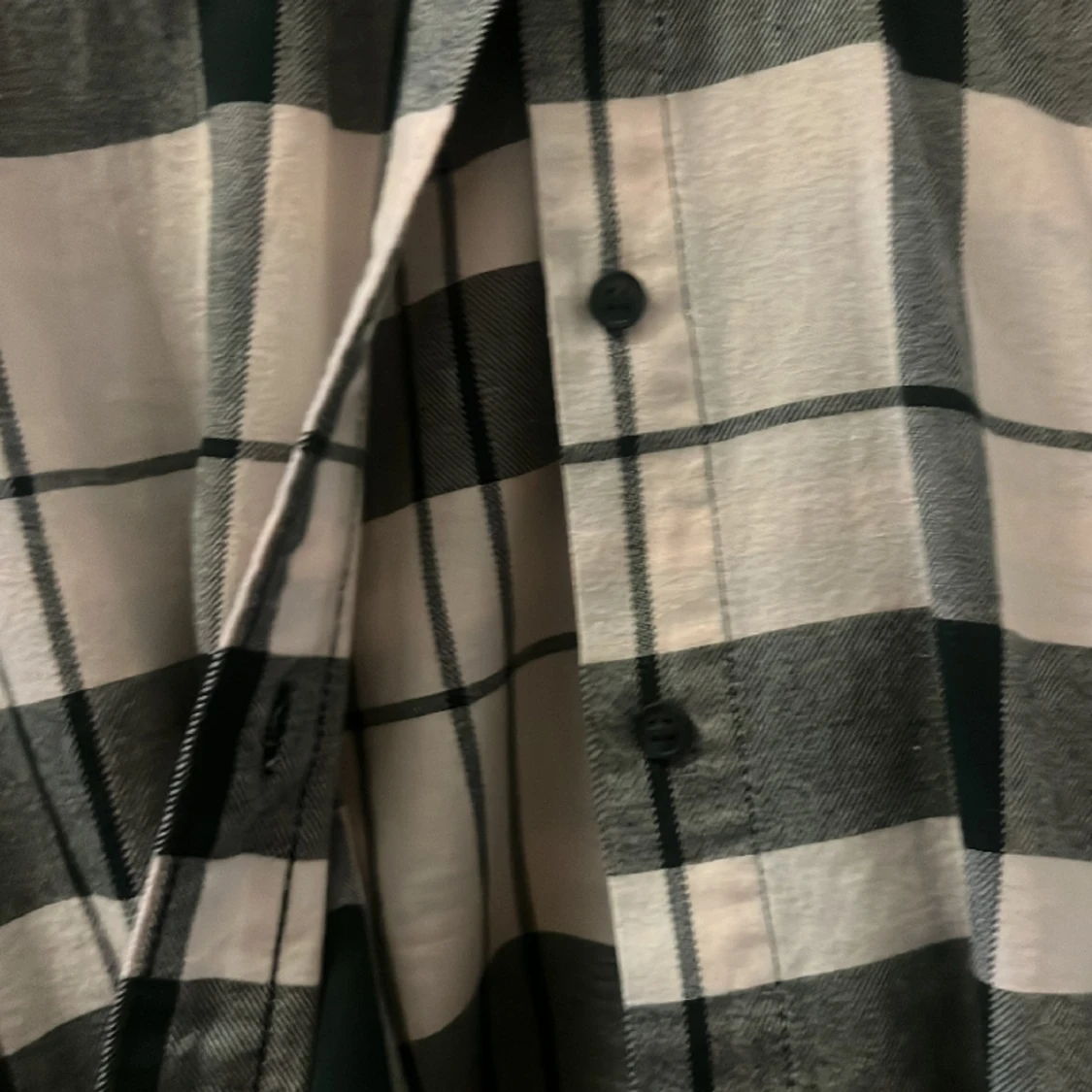 Rutig skjorta.  - 91