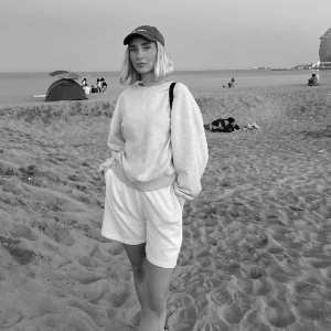 Vita mjukisshorts - Vita mjukisshorts från Gina tricot i storlek S