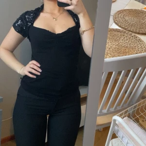 Topp - Topp från Zara. Storlek M, känns mer som en S. 