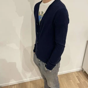 Cardigan  - Hej 😄 säljer nu denna ass snygga stickade cardigan från märket brunns bazaar tröjan i storlek M | 100% marino ull | nypris 1499 mitt pris 450📦🔥