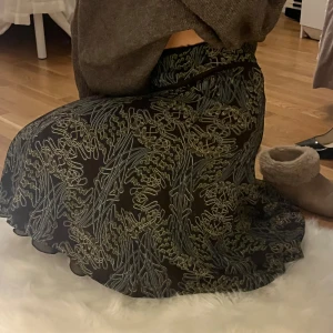 Mid kjol - Kjol från Esprit strl XS-S beroende hur man vill att den ska sitta