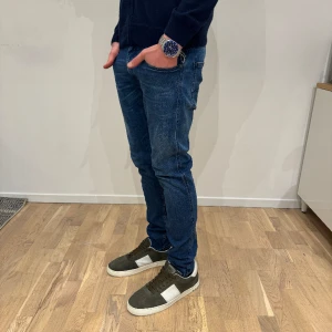 Replay  - Tja säljer nu dessa ass snygga repaly anpass jeansen slim fit, ny pris 1700kr mitt pris 275 kr 🔥🙌🏻 storlek 31👏 finns defekt nedanför gylfen därav priset😊