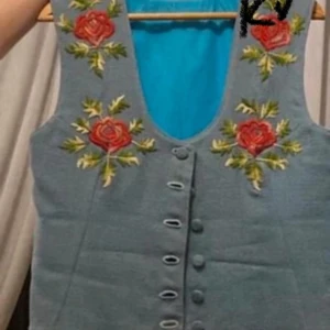 Väst - Hembroderad väst aldrig använd