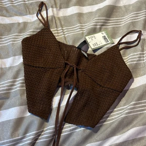 Topp från hm - Jätte söt somrig topp från hm aldrig använd