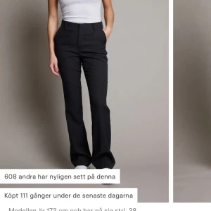 Kostymbyxor  - Säljer kostymbyxor från bikbok stl 34 oanvända 300kr