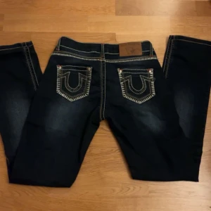 True religion jeans - Säljer dessa super fina true religion jeans åt min vän då hon inte använder de längre💕 priset kan diskuteras💕