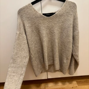 Stickad beige tröja - Stickad beige tröja 