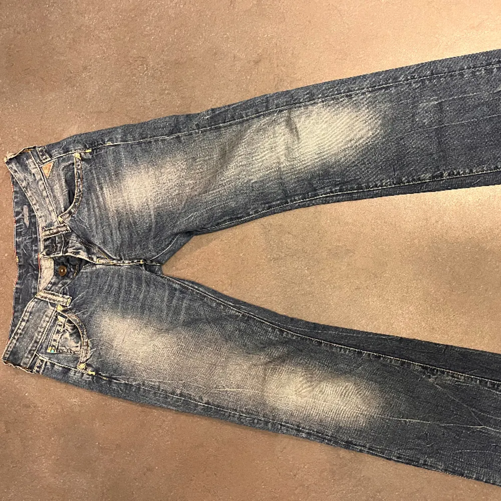 Galet snygga vintage Replay jeans, jättelåga i midjan! Passar en XS/34. Jeans & Byxor.