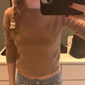 Vardagströja - Stickad tröja från Luca Nobili i nyskick, storlek S!!😇😇