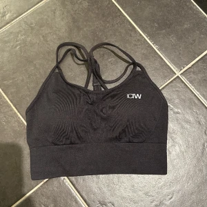Sport bh iciw - Storlek s! Knappt använd, därför säljer jag den! Storlek s 😍