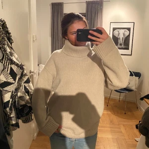 Kashmir tröja  - Jätte fin tjocktröja i Kashmir mix! Super skön och i super bra skick! Köptes för ca ett år sen för 1800☺️