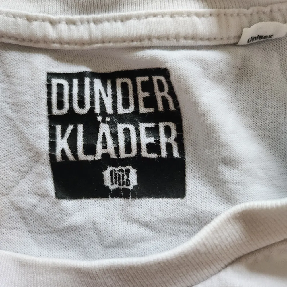 Äldre ODZ merch  Tryck: Snabba skor / zipbag  Använt skick  Storlek xxl. T-shirts.