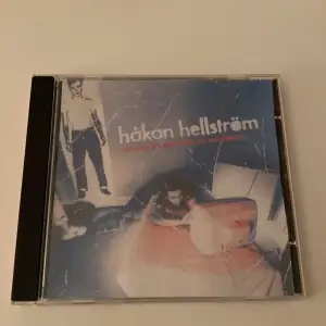 Jag säljer mitt Håkan Hellström skiva då jag inte har något att spela den på. Väldigt tråkigt för den att bara ligga i lådan så säljer den så den kan hitta ett nytt hem