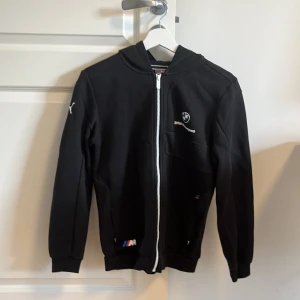 Puma BMW hoodie  - Bra skick  Har använt 4 gånger 