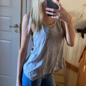 Tränningslinne - Linne till träning i storlek XS.