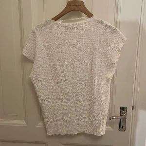 Zara topp  - Söt zara topp i bubbligt material💕 säljer då den inte kommit till användning💕