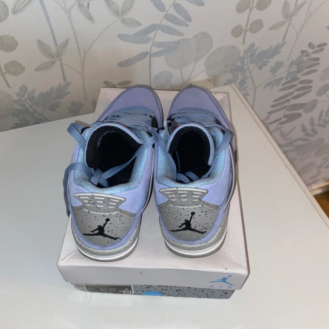 Jordan 4 University Blue  - 92