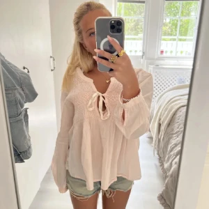 Rosa blus - Söt ljusrosa blus som inte kommer till användning. Lånad bild. Perfekt till sommaren🩷