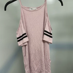 Rosa tröja - Jättefin rosa tröja med axelband. Den är använd bara fåtal gånger. Från NEW YORKER!