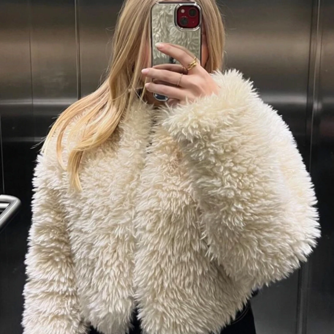 Vit pälsjacka