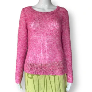 Vera Moda  - Från Vera Moda, storlek S. I fint skick. MÅTT: Axel till axel 40cm, ärmlängd 64cm, armhåla till armhåla 48cm & längd 59