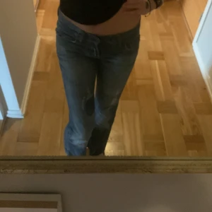 Lågmidjade jeans - Lågmidjade blåa jeans från märket fornarina, jättefina men kommer it till användning o är inte jättemycket min stil längre. Skriv om du e intresserad elr undrar nåt! 💕 