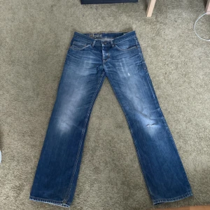 Blåa slim fit jeans - Mörk blåa slim fitt jeans i ny skick. 