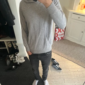 Grå 100% Kashmir Hoodie  - Aldrig använd grå 100% kashmir hoodie i storlek XS