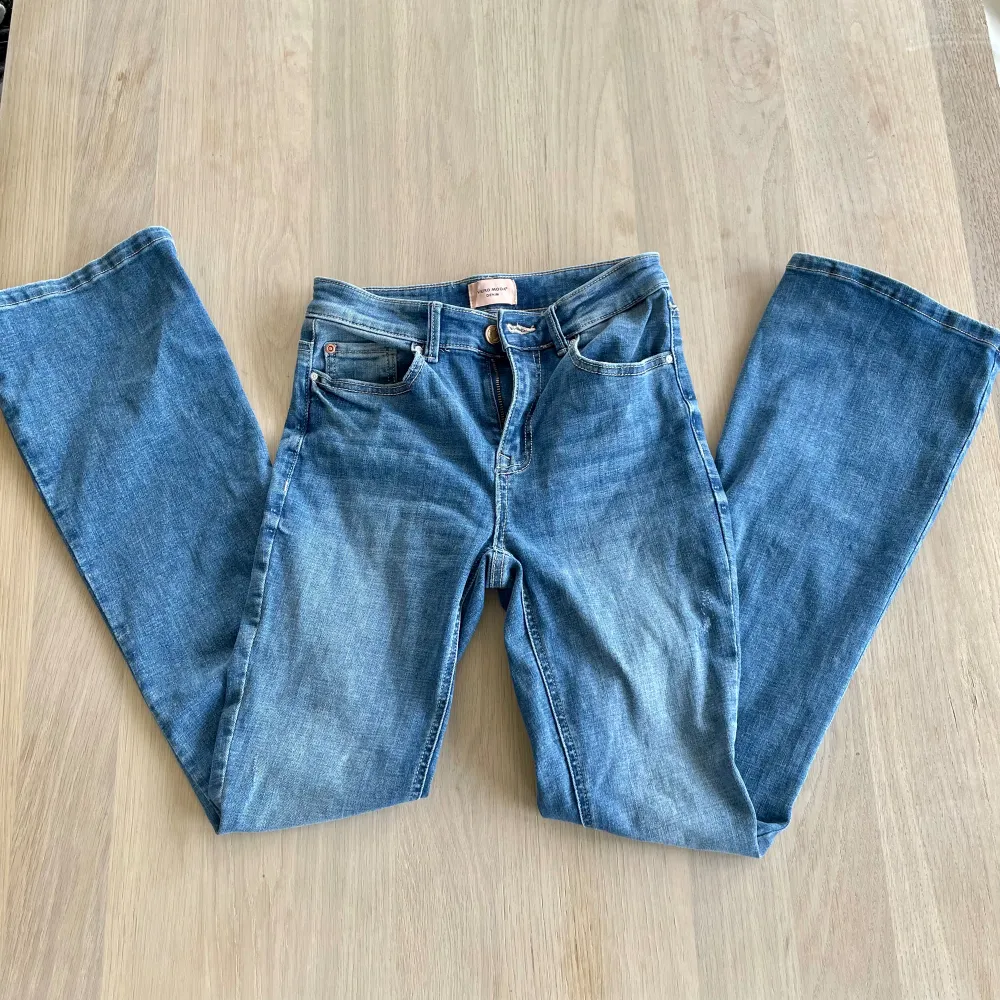 Bootcut-jeans från Vero Moda strl M/32.  Aldrig använda . Jeans & Byxor.
