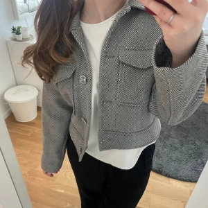 Vår/höst jacka - En superfin jacka från Lindex, använd fåtal gånger 
