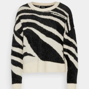 Only tröja❤️ - Absolut magiskt fin! Älskar den med heeeela mitt hjärta! Så fin inga defekter,älskar att den är zebra mönstrad Kan också byta mot något annat❤️❤️❤️❤️