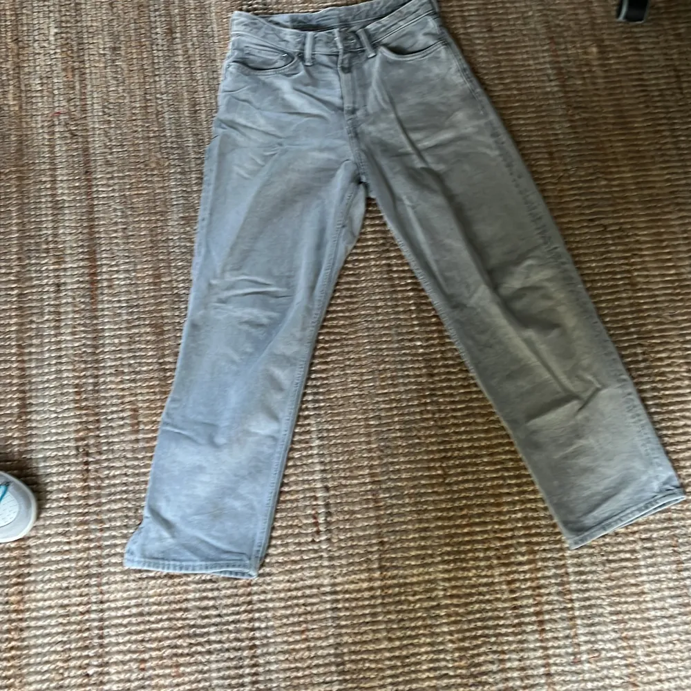 Good condition grey baggy jeans . Jeans & Byxor.