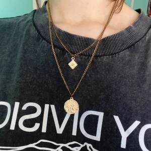 Guld halsband - Inte äkta! Har inte användning för det, jätte snyggt dock.