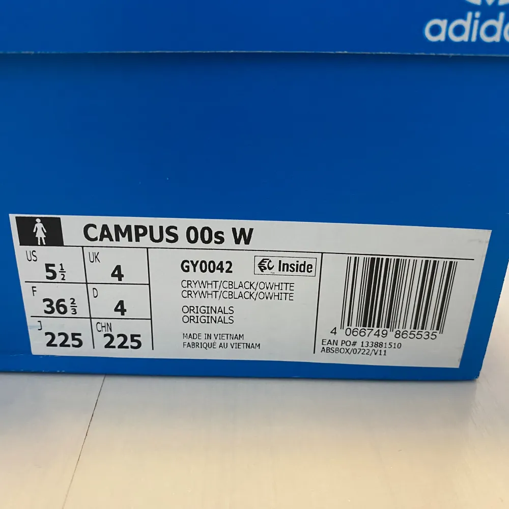 Adidas Originals Campus 00 OBS Storlek: 36 2/3 Färg: Crystal White / Core Black / Off White Ingår både svarta och vita skosnören.  Nya och oanvända. Ligger kvar i kartong.. Skor.