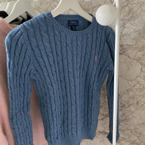 Ralph lauren tröja - Superfin tröja från Ralph lauren. Stl L (14år) sitter som en xs