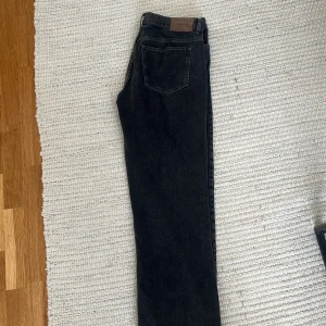 Mörkgrå jeans  - -Mörkgrå jeans från just junkies - Använda 2ggr så skulle säga att dom är så gott som nya Säljes pga fel storlek för min del - nypris 899