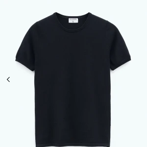 Rosa stickad tröja  - Säljer en sån här fast i rosa, nypris 1700