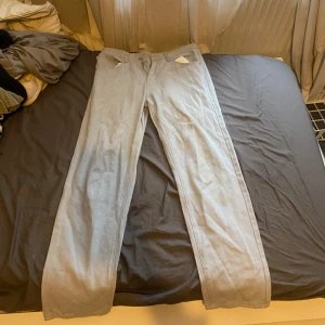 Raka jeans  - Jätte fräscha raka jean!!! 