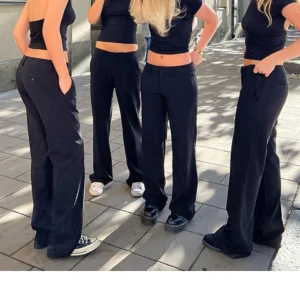 Alobha label kostymbyxor - Säljer då de inte passar mig. De är i bra skick utan några skador. Använda ett fåtal gånger. Nypris: 900kr ⭐️ pris går att diskutera vid snabbt köp